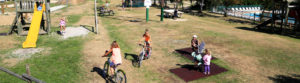 Une grande aire de jeux pour enfant au camping de Naussac