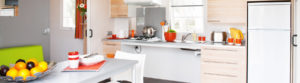 Des mobile-home de standing avec cuisine équipée au camping de Naussac