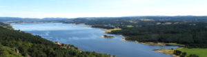 Lac de Naussac à proximité des Sous-bois du lac