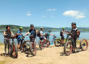 Balade en trottinette électrique en Lozère au bord du lac de Naussac