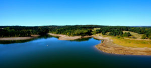 Lac de Naussac à côté du camping Les Sous-bois du lac