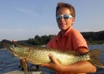 La pêche au brochet dans les lacs de Lozère