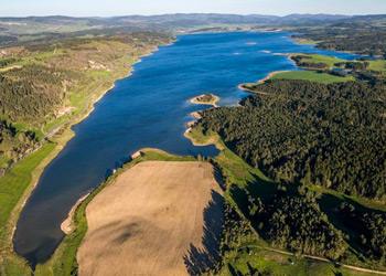 Pêche au brochet au lac de Naussac en Lozère