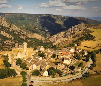 Visite du village de La Garde Guerrin en Lozère